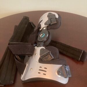 Adjustable Knee Brace with Black and Silver Accents